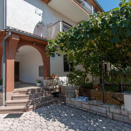 Irena'S Place A1 로비니 외부 사진